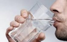 واکنش بدن به نوشیدن آب به صورت ناشتا